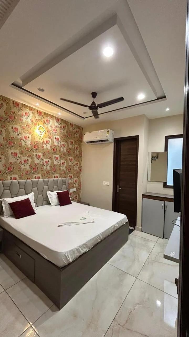 Hotel 11 Inn Ludhiana Ngoại thất bức ảnh