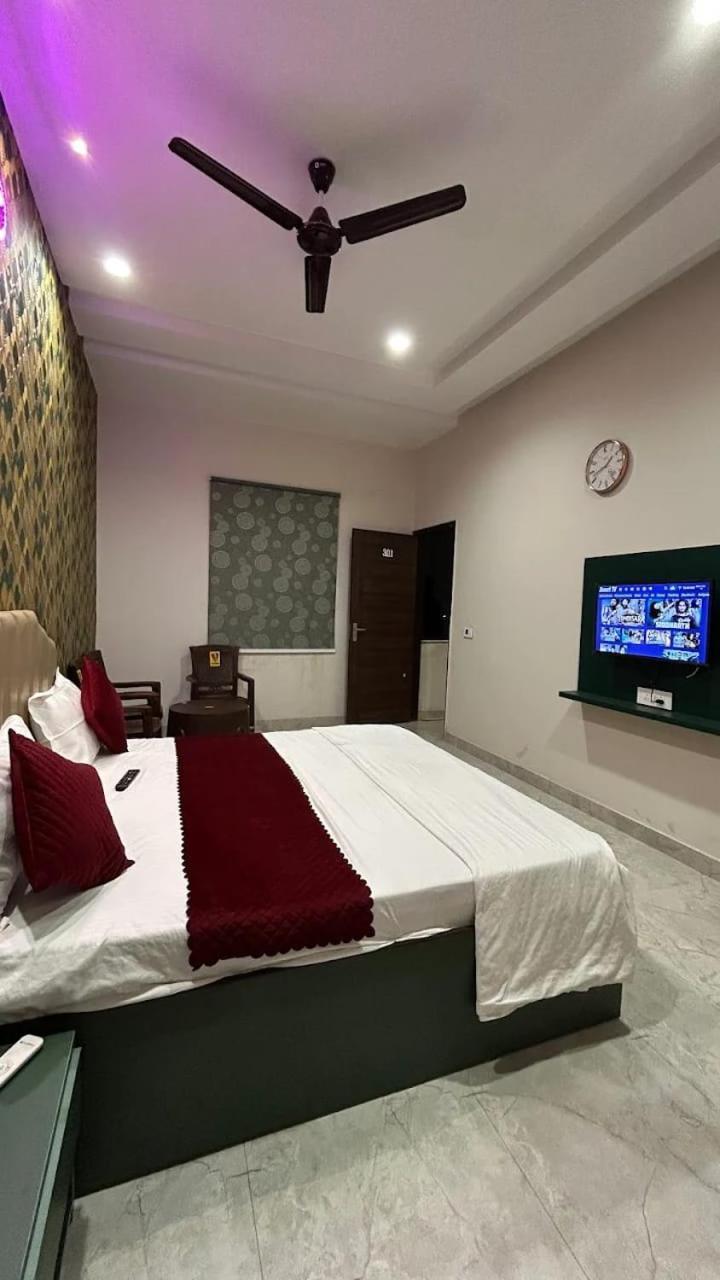 Hotel 11 Inn Ludhiana Ngoại thất bức ảnh